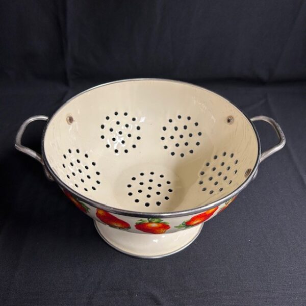 VTG Kobe Strawberry Enamel Colander