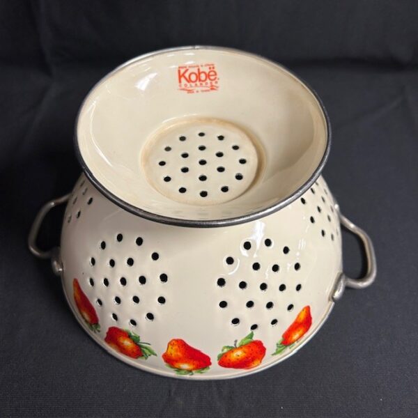 VTG Kobe Strawberry Enamel Colander