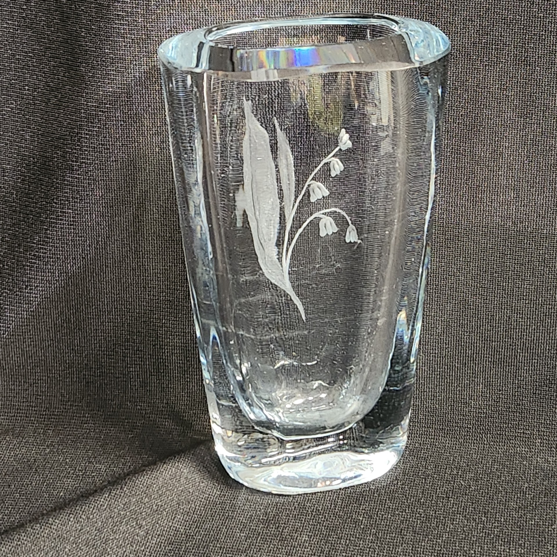 1960s Vintage Strombergshyttan Etched Hummingbird Art Glass