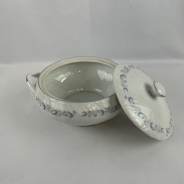 VTG Camelot Gracious Lidded Casserole
