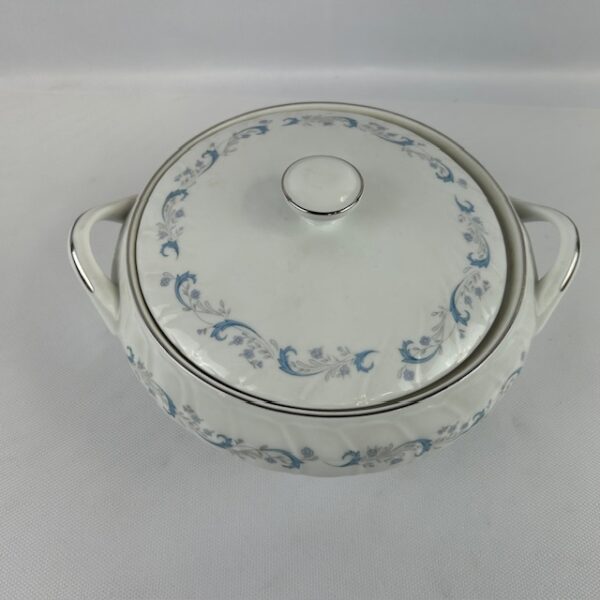 VTG Camelot Gracious Lidded Casserole