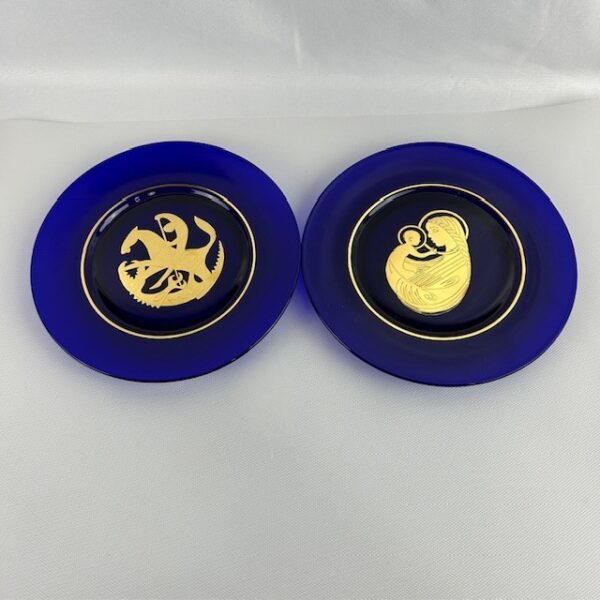 Two VTG Kosta Boda Annual Plates