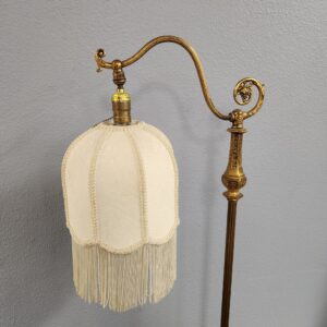 VTG Victorian Style Lamp with Fringe Shade