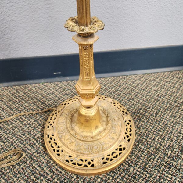 VTG Victorian Style Lamp with Fringe Shade