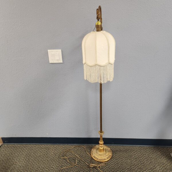VTG Victorian Style Lamp with Fringe Shade