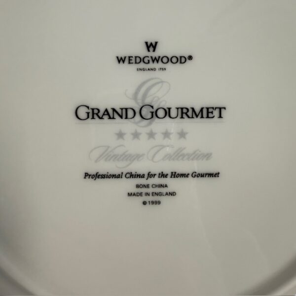 VTG Wedgwood Grand Gourmet Plates - Set of 8