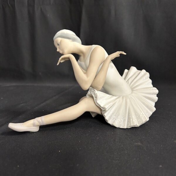Lladro 'Death of a Swan' retired Figurine
