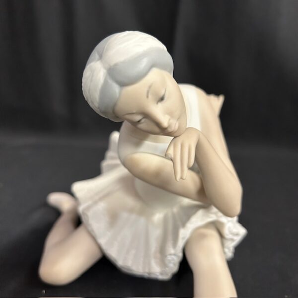Lladro 'Death of a Swan' retired Figurine