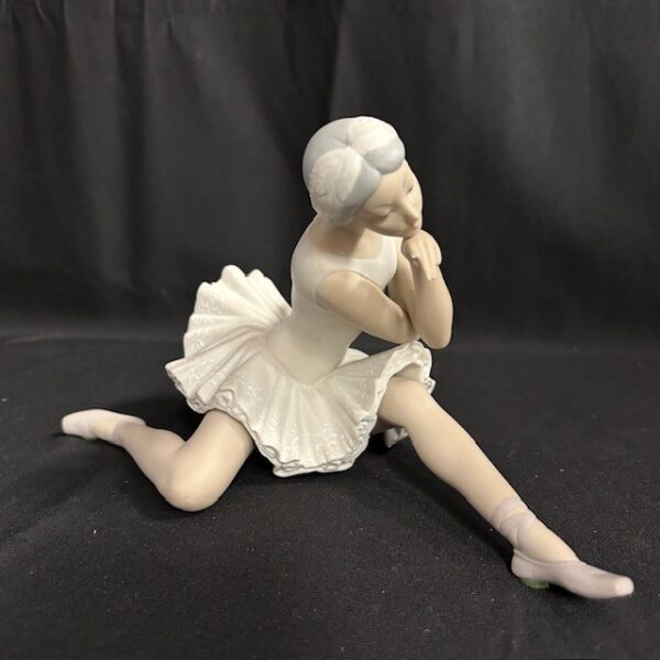 Lladro 'Death of a Swan' retired Figurine