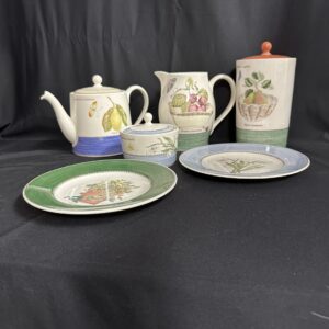 Wedgwood Sarah's Garden Queensware Set